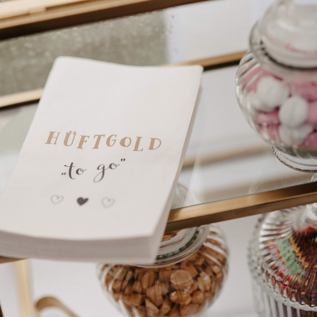 Etagere-gold-eckig-detail Close up Candybar Hüftgold to go