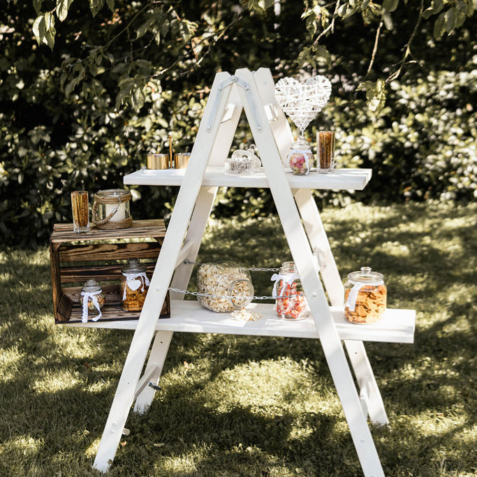 Candybar Holzleiter Weiß Candybar Holzleiter Weiß im Garten
